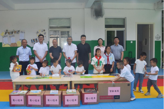 鯤鵬控股集團黨委開展 “奉獻愛心 把愛延續”鯤鵬幼兒園公益捐贈活動
