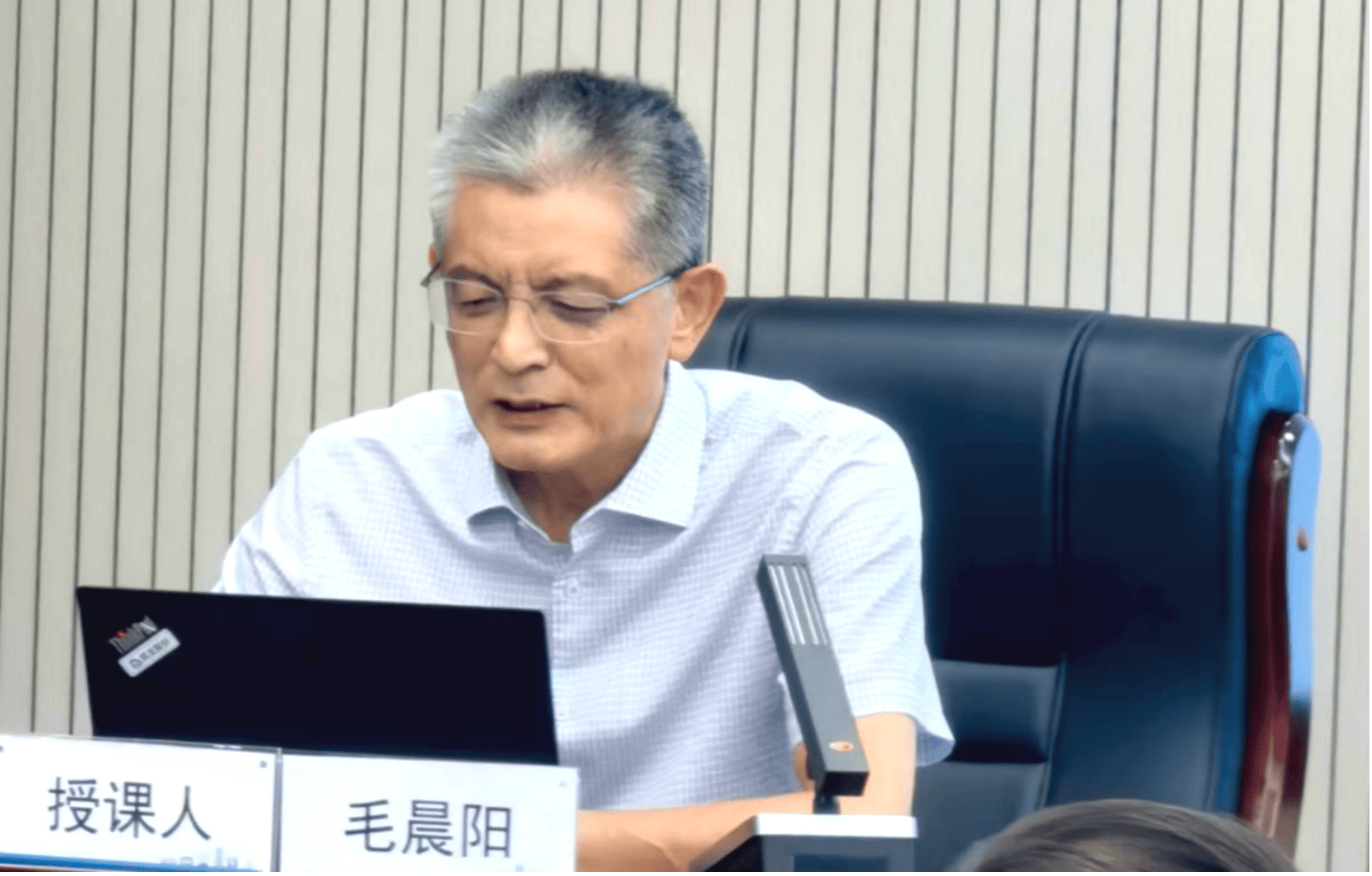 毛晨陽教授在鄭州建設集團“前沿講堂”開講